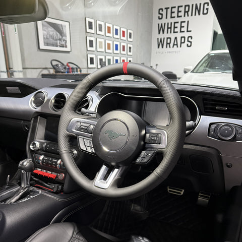 Ford Mustang S550 (2015–2023) Steering Wheel Wrap – Black Leather (smooth top, perforated sides), Black stitch, Red Alcantara® marker