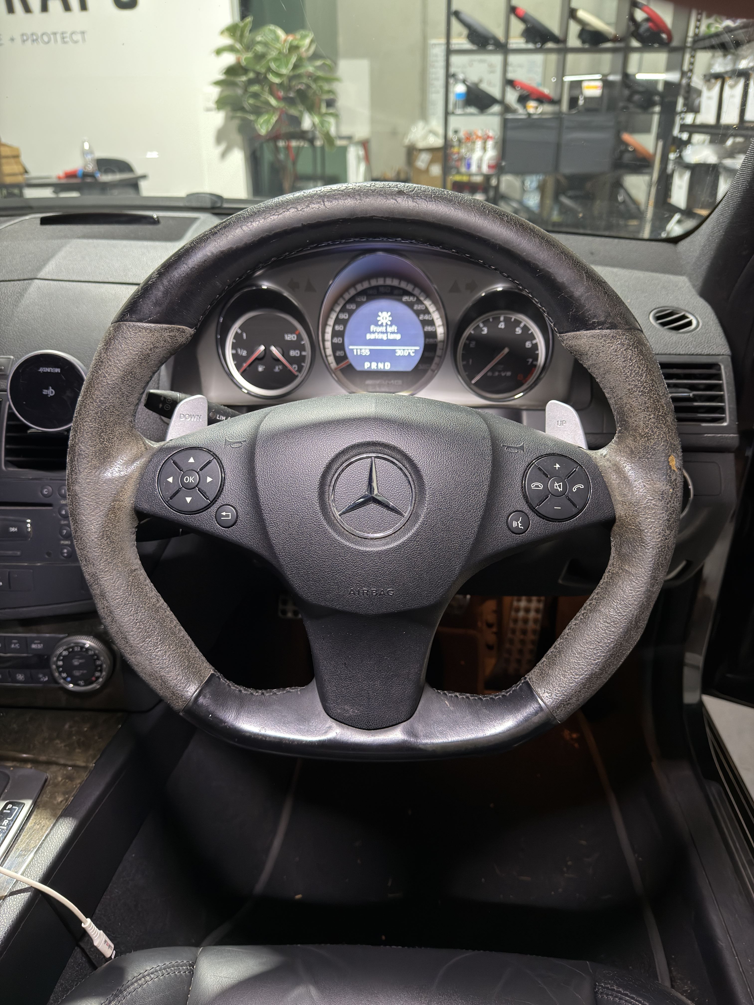 Worn steering wheel before repair