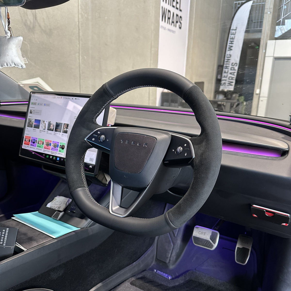 Tesla Model 3 / Y (2025+) Steering Wheel Wrap – Black Leather Top, Black Alcantara Sides, Grey Stitch